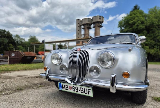 Razstava fotografskih upodobitev avtomobilov znamke Jaguar